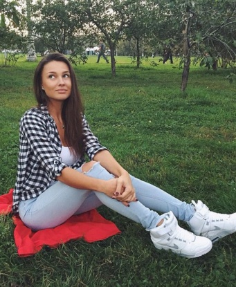 Моя опытность поможет нам исследовать все твои фантазии и доставить незабываемые моменты удовольствия. У меня есть красивые фото, чтобы ты мог оценить мою привлекательность. Со мной ты почувствуешь полный комфорт и расслабление. Я могу предложить тебе широкий спектр услуг, от массажа до эротических игр. Мои клиенты всегда остаются довольными и готовыми вернуться ко мне снова. Жду тебя в Москве для незабываемого встречи. 💋 12448, 25 лет