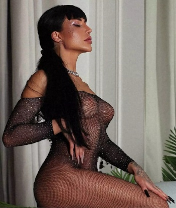 У меня большой опыт в доставлении удовольствия и исполнении самых сокровенных фантазий. Предлагаю расслабиться и погрузиться в мир страсти и наслаждения со мной. 🌟
Я готова предоставить вам широкий спектр услуг: классический секс, орал, анал, массаж, стриптиз, ролевые игры и многое другое. Мои возможности безграничны, я всегда открыта для новых экспериментов и готова удовлетворить ваши самые смелые желания. 💋
Мои фото говорят сами за себя – я сексуальная брюнетка с изящными формами и горящими глазами. Мое тело создано для наслаждения, а мои нежные руки смогут расслабить и согреть ваше тело. Мой опыт и умение превратить каждую встречу в незабываемое приключение оставят вас довольными и хотящими вернуться ко мне вновь. 💫
Мои клиенты всегда остаются довольными и оставляют о моих услугах только положительные отзывы. Я знаю, как сделать ваше время со мной незабываемым и увлекательным. Но не верьте только словам, убедитесь сами, встретившись со мной. 💌
Живу в прекрасной Москве, и готова принять вас в уютной и комфортабельной обстановке. Время проведенное со мной станет для вас настоящим приятным отдыхом от повседневных забот и стресса. ❤️
Не отказывайте себе в удовольствии окунуться в мир страсти и наслаждения вместе со мной! Позвоните мне и договоримся о встрече. Жду вас! 💫 2421, 23 года